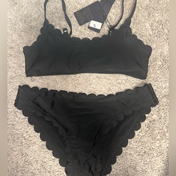 Bikini - Picture 2 of 4